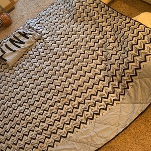 Sold!!! Full/queen size PINK comforter!